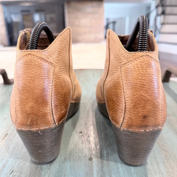 Dansko Tan Leather Ankle Boots – Size 39 (US 8.5–9) Comfort Wedge Booties - Picture 7 of 14